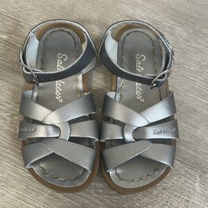 Toddler Girls Salt Water Strappy Buckle Leather Sandals Metallic Silver Size 8